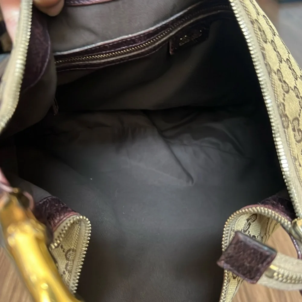 A215 - 💯 % authentic Gucci shoulder bag - Picture 9 of 16